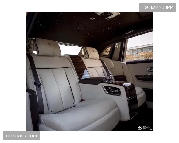高磊中午排队买煎饼，晚上钻进劳斯莱斯后座，隔壁大妈都懵了